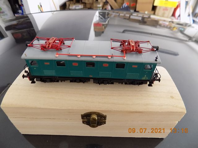 LOCOMOTORA 10700 RENFE ROCO H0 PRE-UIC NUEVA