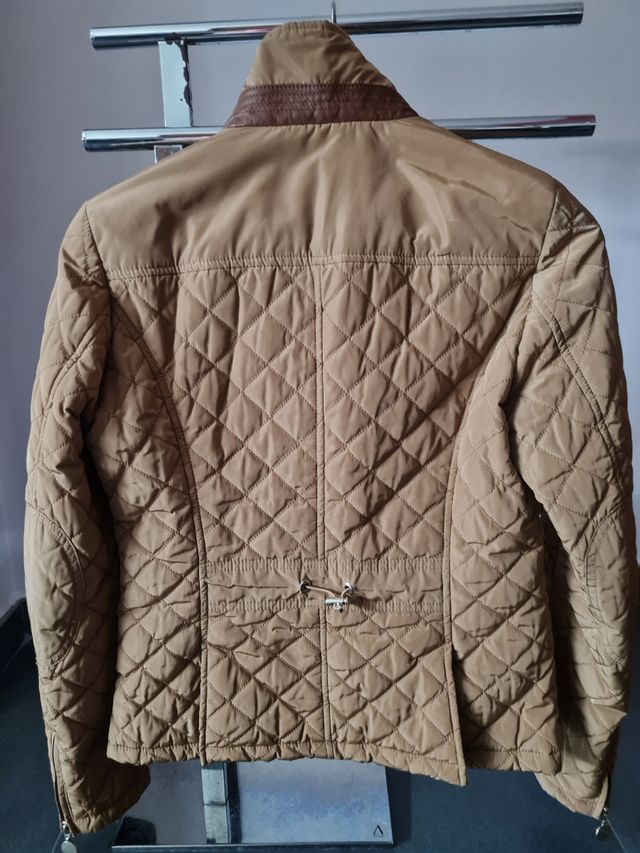 Cazadora acolchada marrón