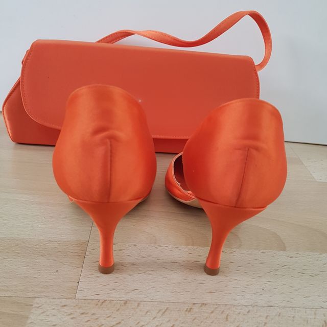 Zapato 👠de raso con bolsito👛