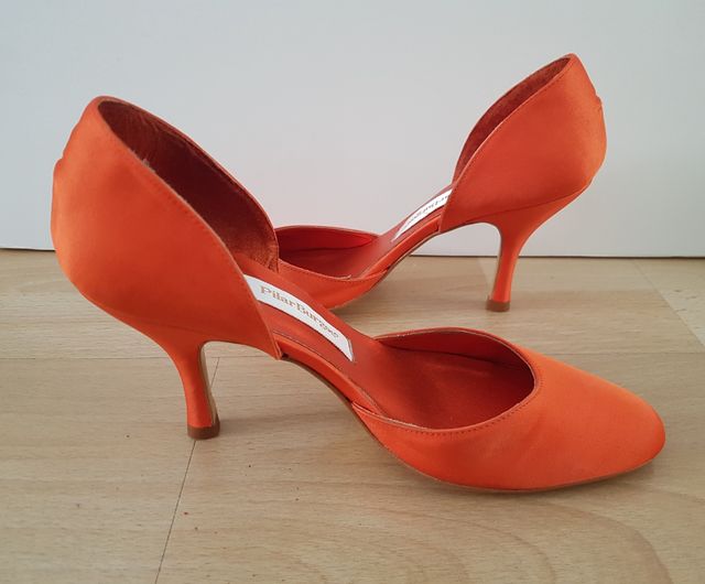 Zapato 👠de raso con bolsito👛