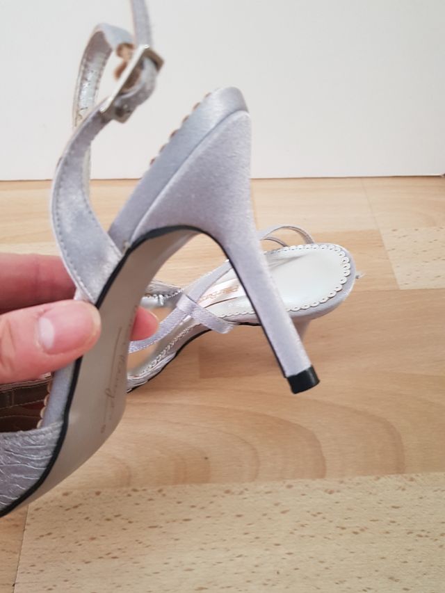 Zapato👠 y bolso👛 plata