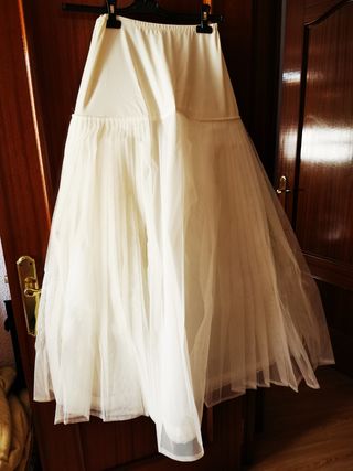 Cancan novia de segunda mano por 20 EUR en Valdemoro en WALLAPOP