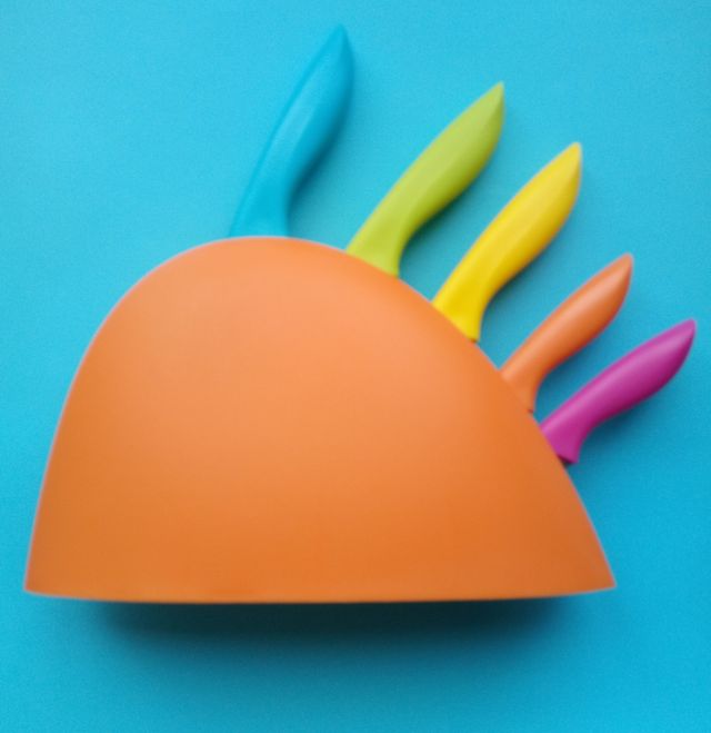 Set de 6 cuchillos de colores con soporte