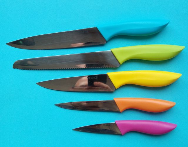 Set de 6 cuchillos de colores con soporte