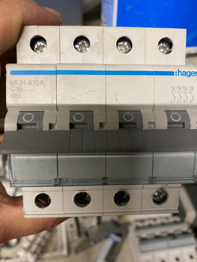 Magneto termico hager 4 polos 16 a