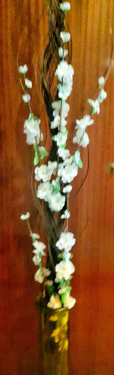 Jarrón tubo alto con arreglo floral