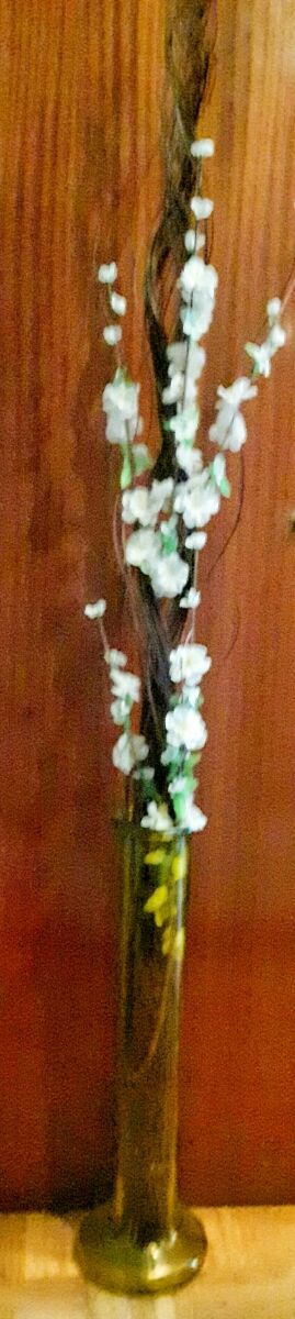 Jarrón tubo alto con arreglo floral