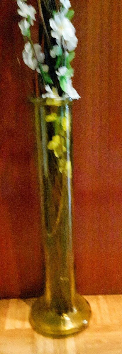 Jarrón tubo alto con arreglo floral