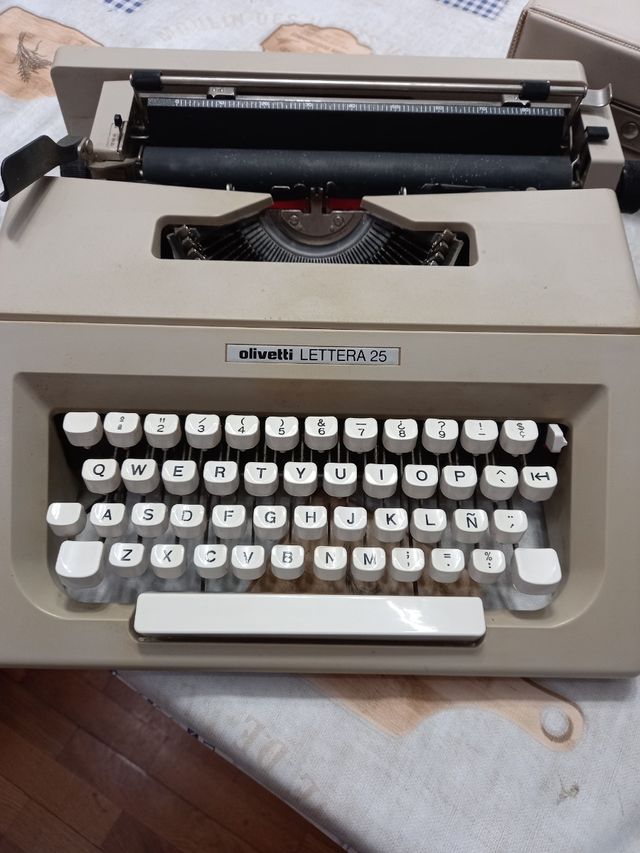Maquina escribir OLIVETTI lettera25