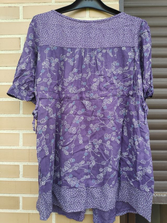 Camiseta morada