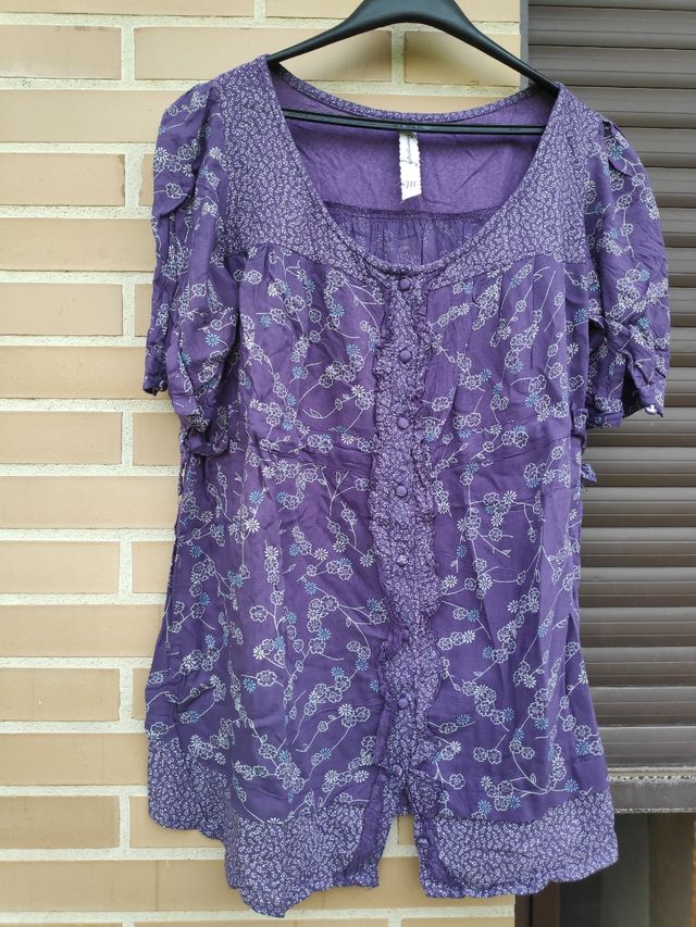 Camiseta morada