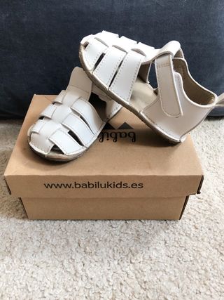 Babilukids zapatos\\/ sandalias de segunda mano por 35 EUR en Brunete en  WALLAPOP