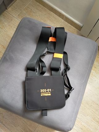Bolso hombre Bershka de segunda mano por 3 EUR en Sabadell en WALLAPOP