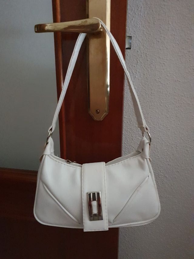 Bolso mano color blanco roto