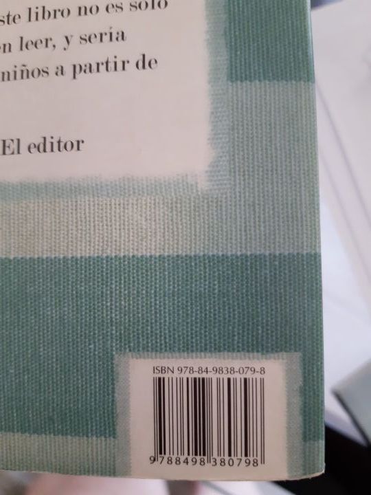 El niño con el pijama de rayas