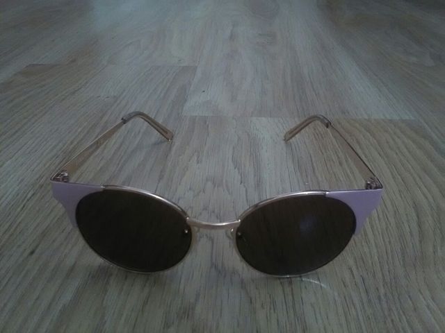 GAFAS DE SOL . Metal y rosa