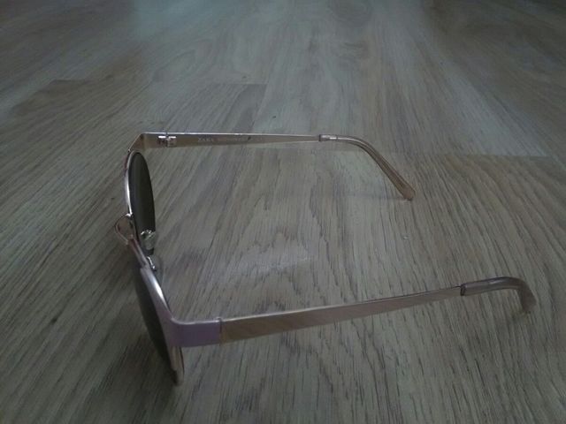 GAFAS DE SOL . Metal y rosa