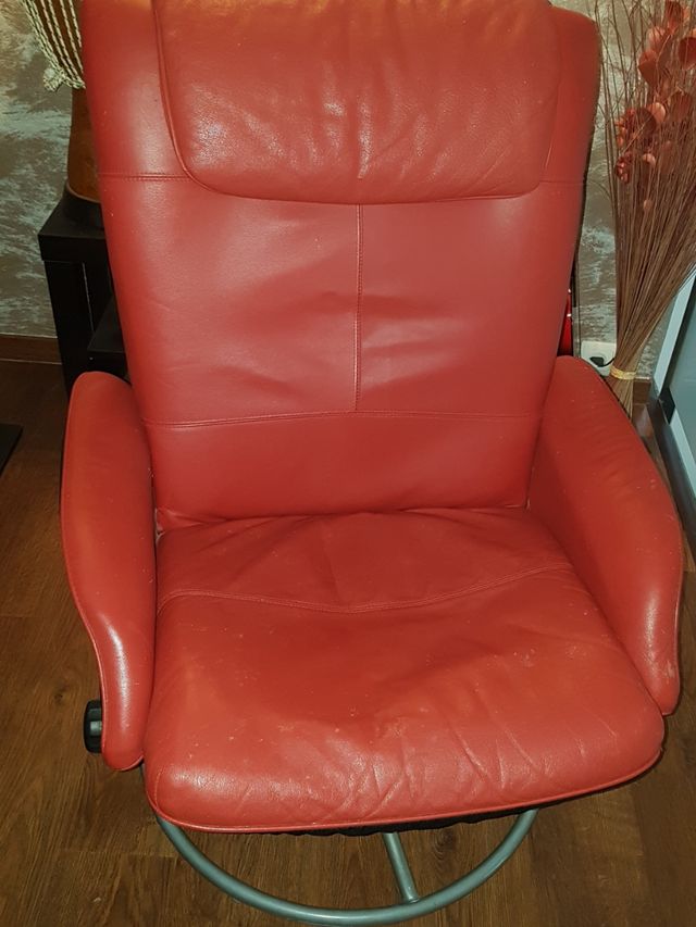 Silla de piel roja