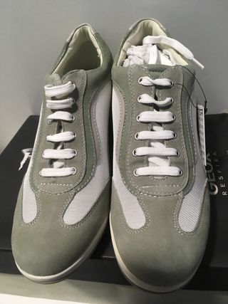 Zapatillas Geox con plataforma y su caja de segunda mano por 25 EUR en  Terrassa en WALLAPOP
