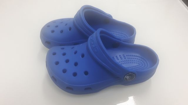 Sandalias Crocs en buen estado