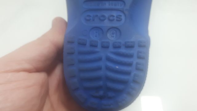 Sandalias Crocs en buen estado