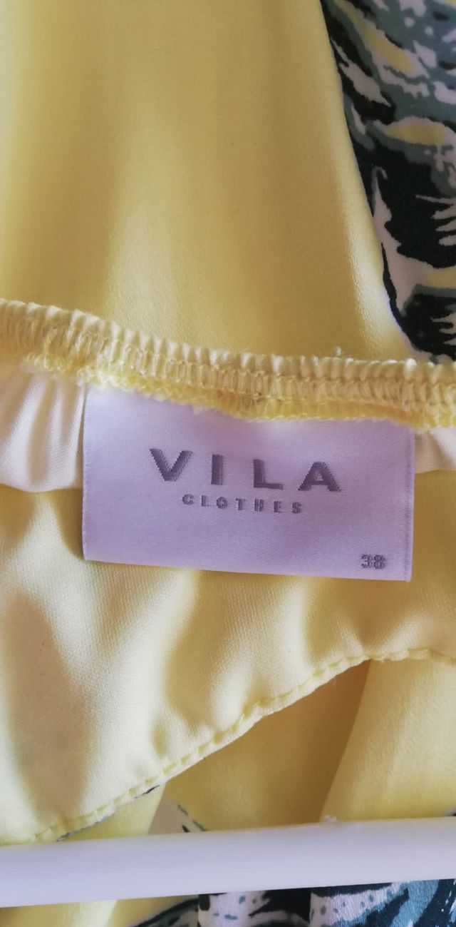 Vestido largo amarillo de chica