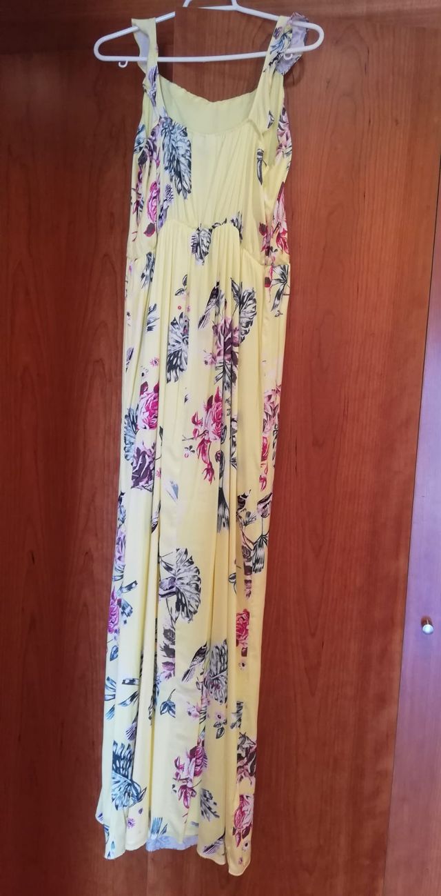 Vestido largo amarillo de chica