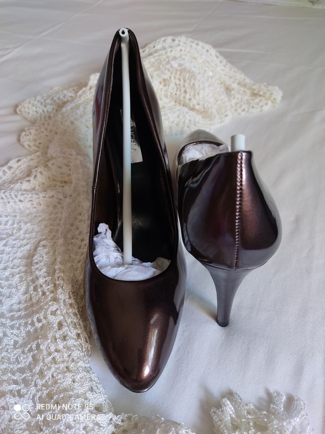 Zapato de tacón alto. Número 40. 