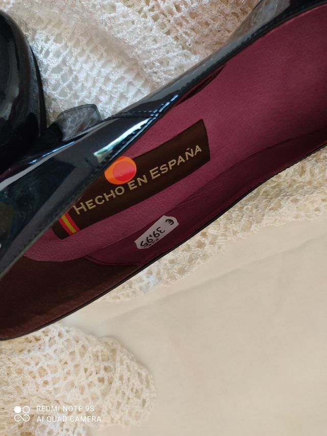Zapatos de charol con  tacón ancho