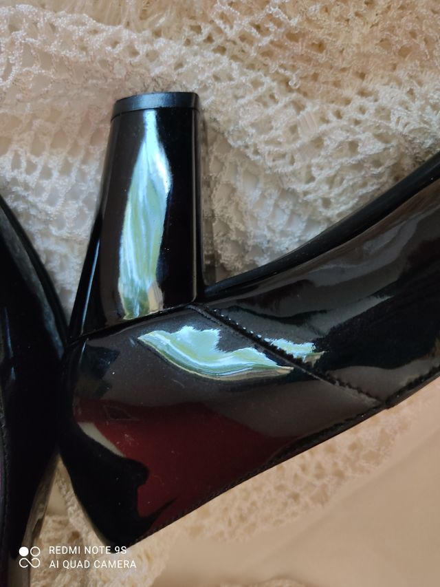 Zapatos de charol con  tacón ancho