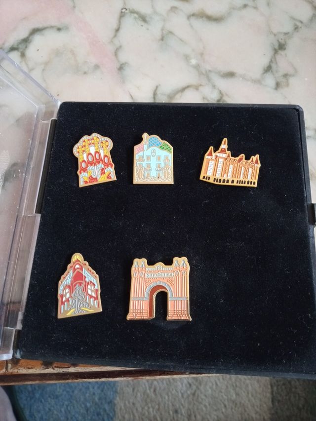  Bonitos y originales pins Barcelona.