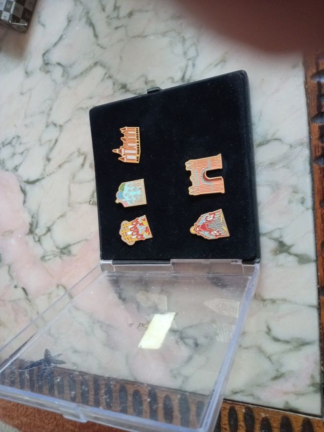  Bonitos y originales pins Barcelona.