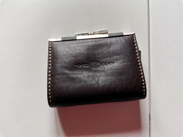 portafoglio marrone in pelle