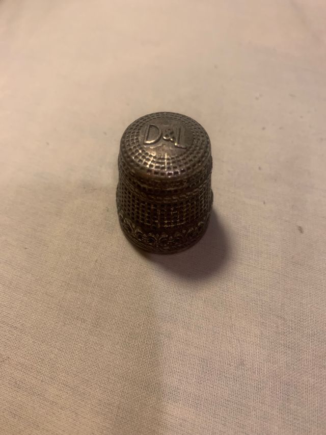 Dedal de metal, Flor de Lis D&L