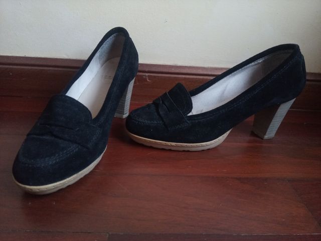 Zapato tacón negro de Hobby