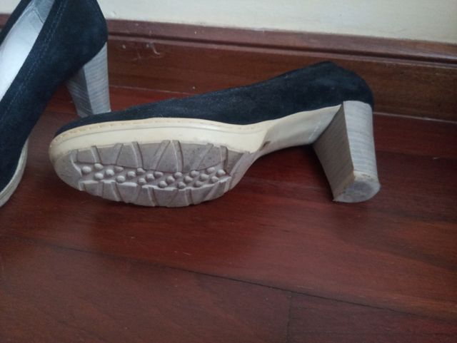 Zapato tacón negro de Hobby