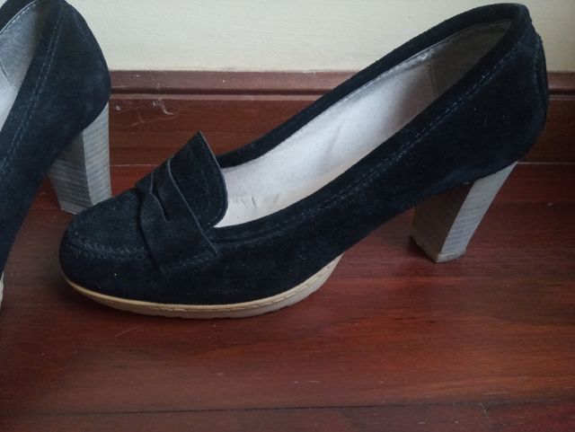 Zapato tacón negro de Hobby