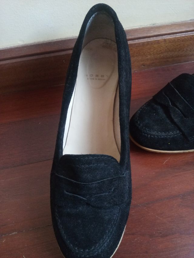 Zapato tacón negro de Hobby