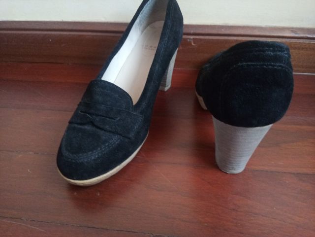 Zapato tacón negro de Hobby