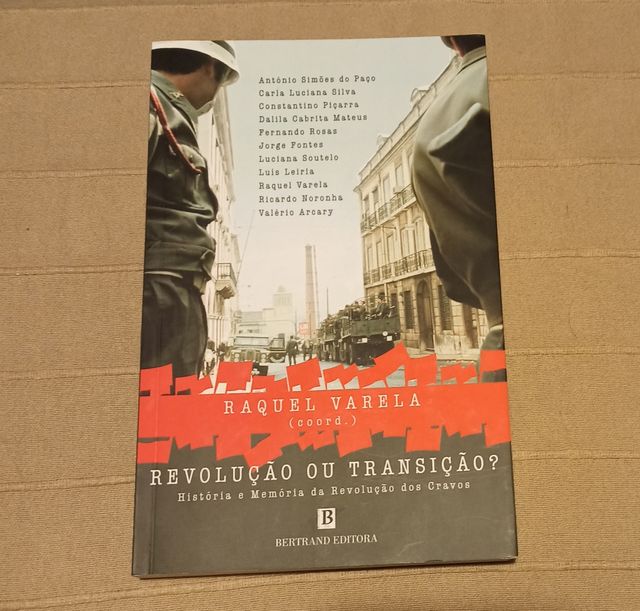 Libro en portugués sobre la Revolución del 25/04