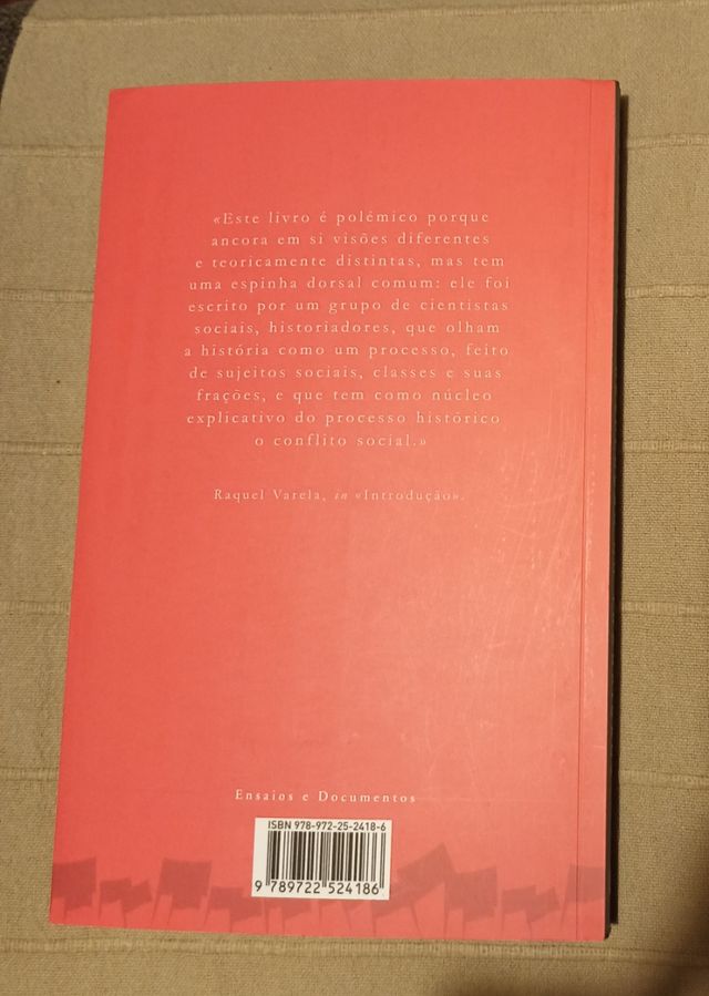 Libro en portugués sobre la Revolución del 25/04