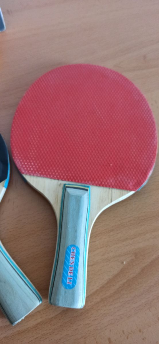 Par de raquetas y pelotas de pin pon