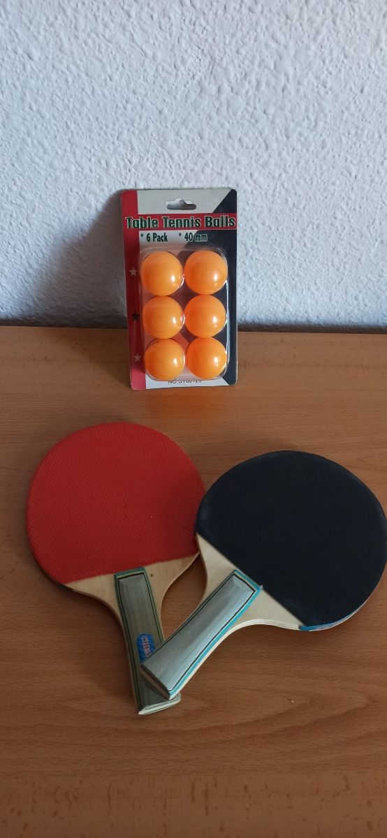 Par de raquetas y pelotas de pin pon
