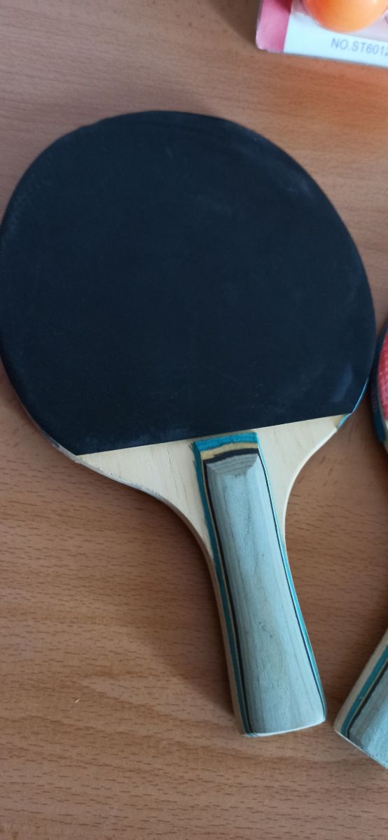 Par de raquetas y pelotas de pin pon