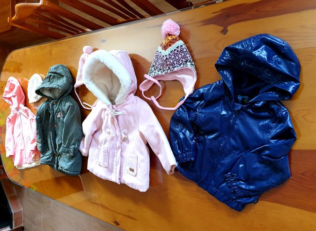 TALLA 12-18 MESES LOTE ABRIGOS Y GORROS