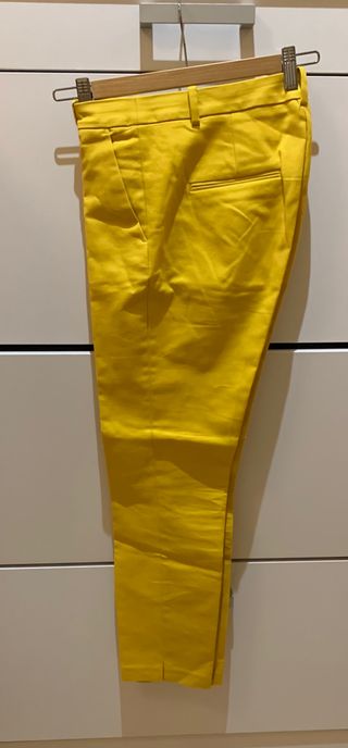 Pantalón de mujer Zara de segunda mano por 5 EUR en Madrid en WALLAPOP