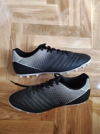 Botas Futbol Kipsta de segunda mano por 10 EUR en Las Rozas de Madrid en  WALLAPOP