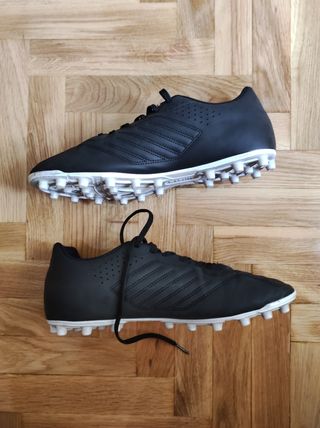 Botas Futbol Kipsta de segunda mano por 10 EUR en Las Rozas de Madrid en  WALLAPOP