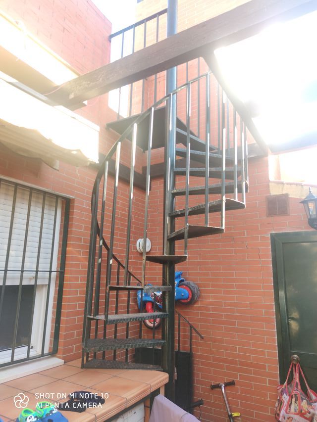 Escaleras caracol de segunda mano | CASINUEVO