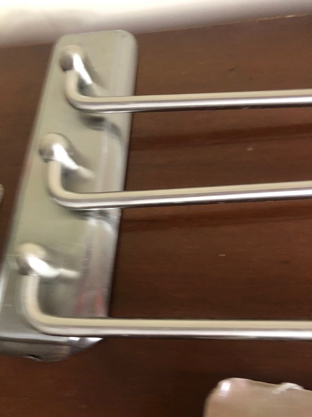 Toallero/perchero nuevo solo 10  euros